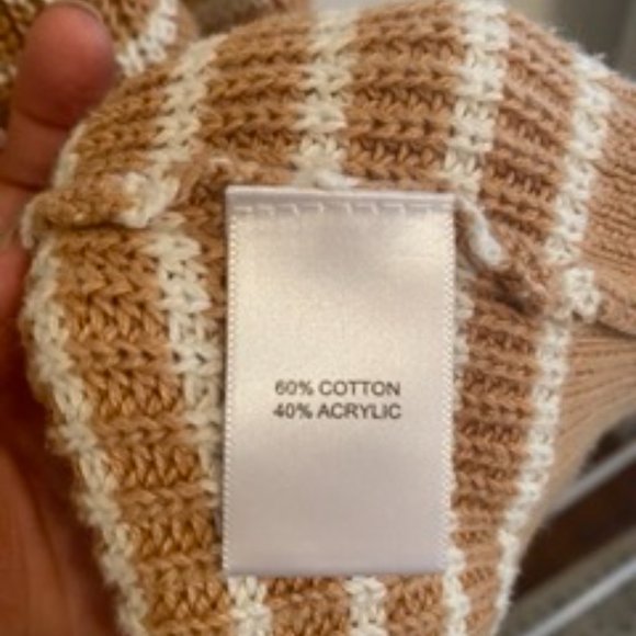 Embossed Striped Sweatshirt Size Large - Picture 4 of 5